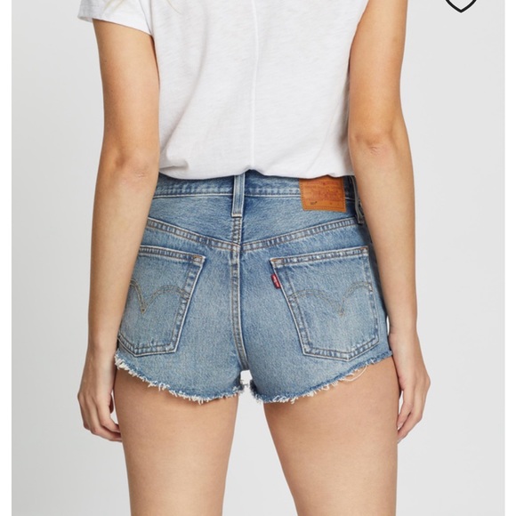 Levi’s Micro Jean Shorts High Waisted Medium Wash
501’s High Rise Short - Picture 5 of 6